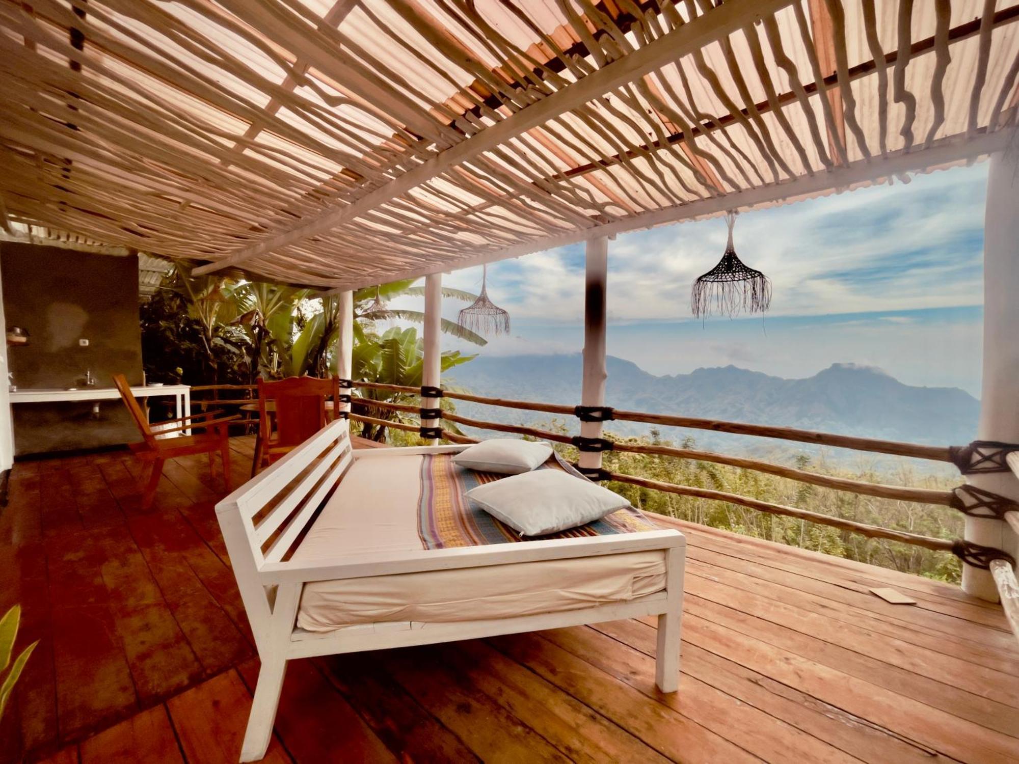 Manulalu Jungle Hotell Bajawa Exteriör bild